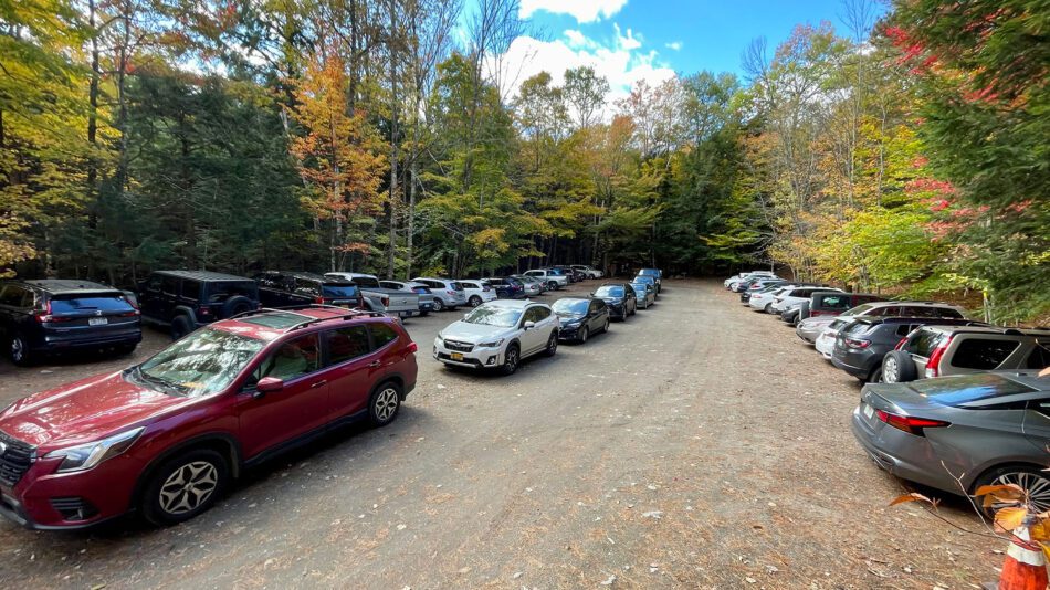 The Garden trailhead, filed to capacity on a fall weekday afternoon.